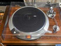 Проигрыватель винила Denon DP-50L.