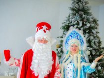 Дед Мороз и Снегурочка с дрессированной собачкой.Красноярск