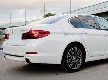 BMW 5 с водителем.