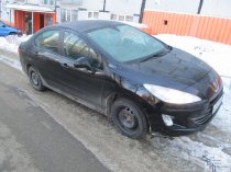 Peugeot 408 с водителем.