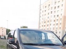 Hyundai H-1 с водителем.